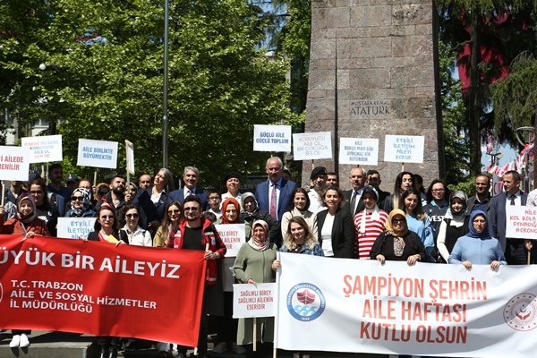 Trabzon'da "Biz Büyük Bir Aileyiz" yürüyüşü yapıldı. Foto Galeri 8