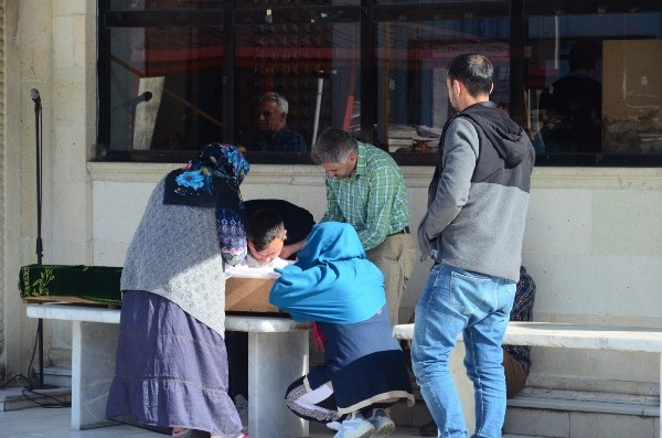 Minik Minel Naz hayata tutunamadı! Gözyaşları sel oldu. Foto Haber 2