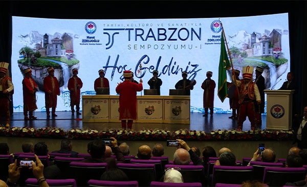 Trabzon'daki sempozyumda ilginç sözler: "Karadenizliler kısa burunlu daha yakışıklı olacaklar”. Foto Haber 2