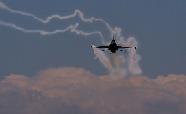 SOLOTÜRK yeni manevrasıyla F-16 sınırlarını aştı. Foto Haber 6