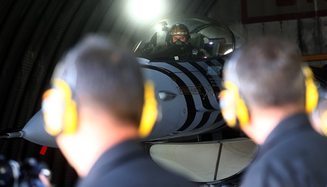 SOLOTÜRK yeni manevrasıyla F-16 sınırlarını aştı. Foto Haber 8