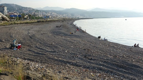 Trabzon'da sahil 40 yıl önceye döndü! Vatandaşlar akın etti. Foto Haber 3