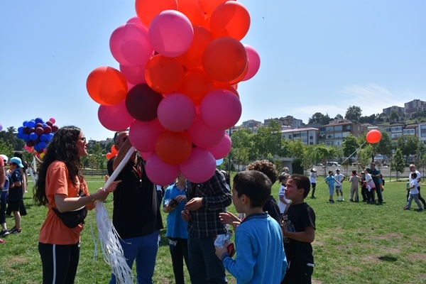 Trabzon'da öğrenciler "Geleneksel Çocuk Şenliği"nde oyunlar oynadı. Foto Haber 11