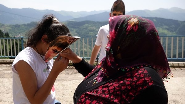 Şehit Eren Bülbül maskeli ziyaret, annesini duygulandırdı. Foto Haber 12