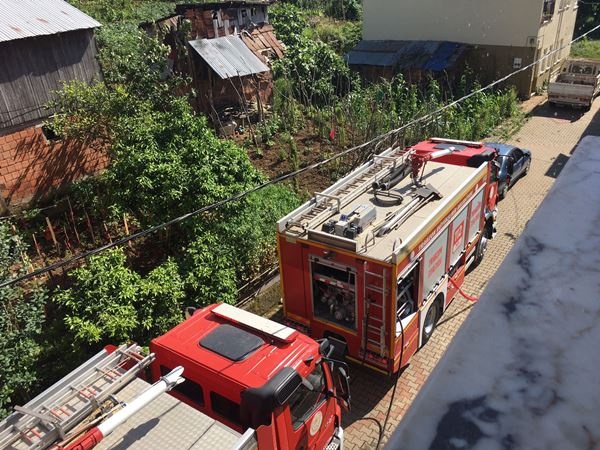 Trabzon'da çatı yangını paniğe neden oldu. Foto Haber 8