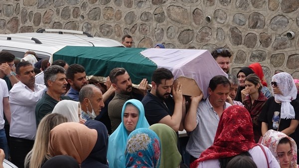 Trabzon'da hastanede ölü bulunmuştu! Son yolculuğuna uğurlandı. Foto Haber 5