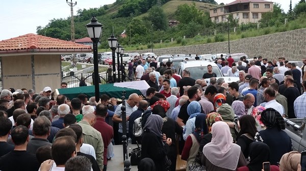 Trabzon'da hastanede ölü bulunmuştu! Son yolculuğuna uğurlandı. Foto Haber 9