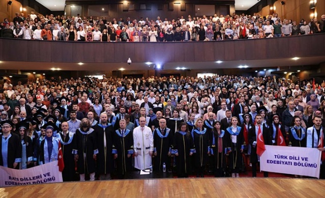 KTÜ Edebiyat Fakültesi’nde 25. Dönem Mezuniyet Coşkusu. 27 Haziran 2022 Foto Haber 1