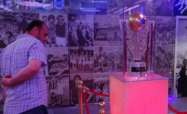 Trabzonspor'un şampiyonluk kupasına ziyaretçi akını! Foto Galeri 5