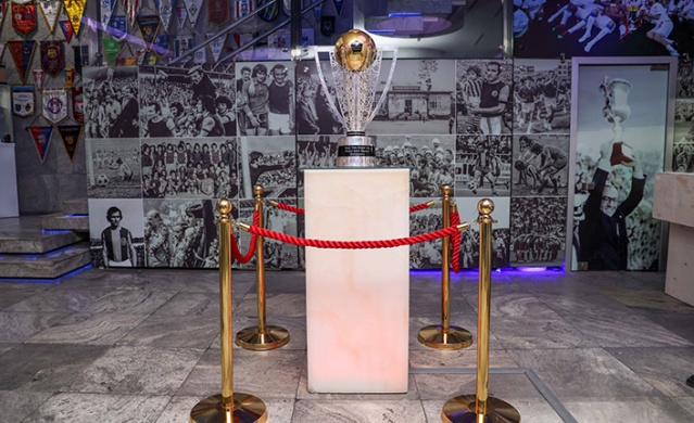 Trabzonspor'un şampiyonluk kupasına ziyaretçi akını! Foto Galeri 6