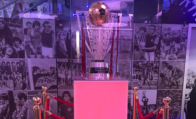 Trabzonspor'un şampiyonluk kupasına ziyaretçi akını! Foto Galeri 7