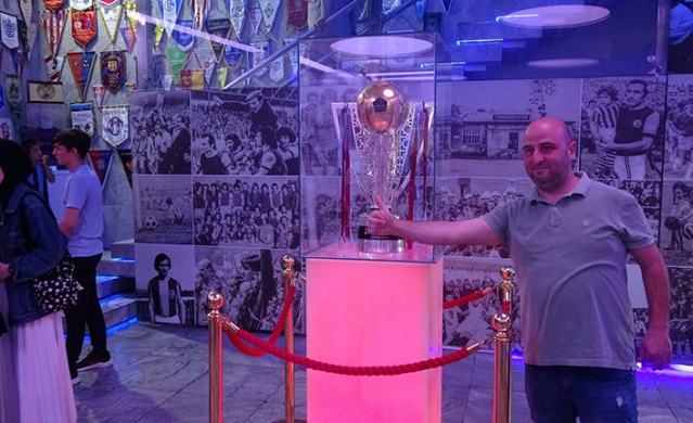 Trabzonspor'un şampiyonluk kupasına ziyaretçi akını! Foto Galeri 14