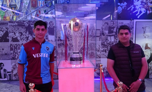 Trabzonspor'un şampiyonluk kupasına ziyaretçi akını! Foto Galeri 12