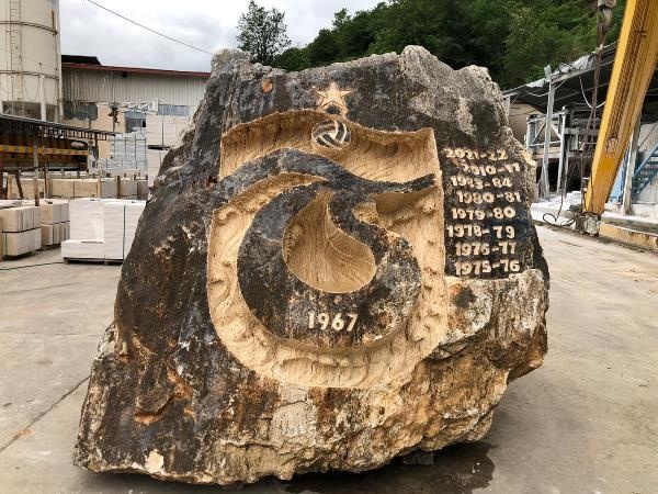 Trabzon'da mermer ustalarından 13 tonluk şampiyonluk anıtı. Foto Haber 6