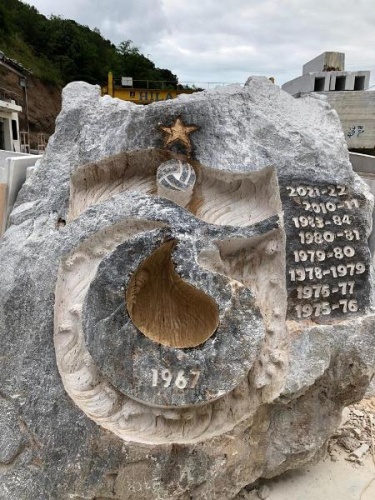 Trabzon'da mermer ustalarından 13 tonluk şampiyonluk anıtı. Foto Haber 25