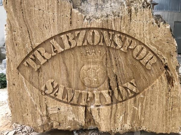 Trabzon'da mermer ustalarından 13 tonluk şampiyonluk anıtı. Foto Haber 29