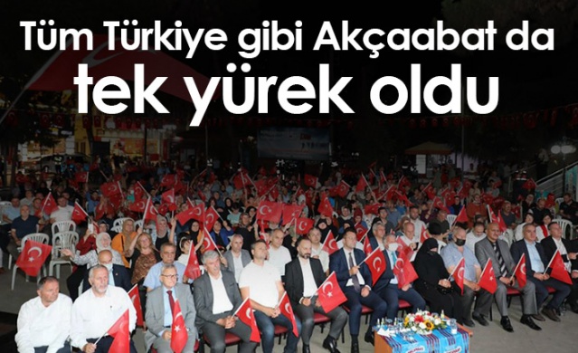 Tüm Türkiye gibi Akçaabat da tek yürek oldu. Foto Haber 1
