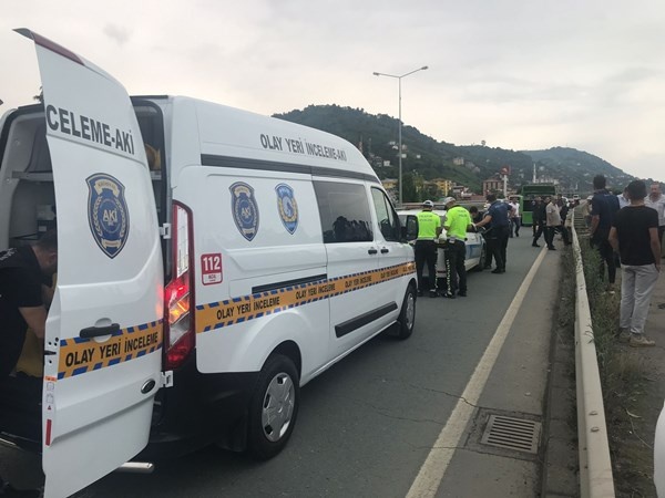 Trabzon plakalı araç yayaya çarptı! 85 yaşındaki adam hayatını kaybetti. Foto Haber 5