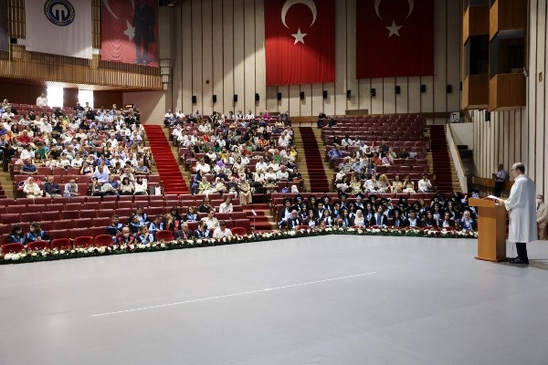 KTÜ Diş Hekimliği Fakültesi'nde Mezuniyet Coşkusu. Foto Haber 27