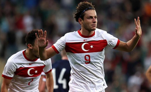 Enis Destan'a çifte talip! 2 ayrı ülkeden Trabzonspor'un kapısını çalacaklar. Foto Haber 9