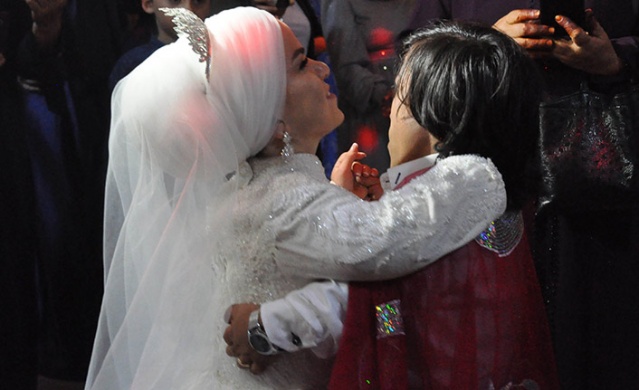 Sosyal medyadan tanışan 108 cm boyundaki çift evlendi 2