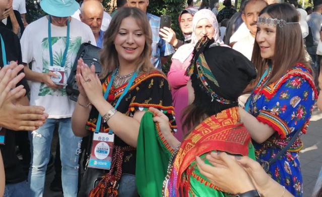 Trabzon'da horon festivali renkli görüntülerle başladı. 15 Eylül 2022 10