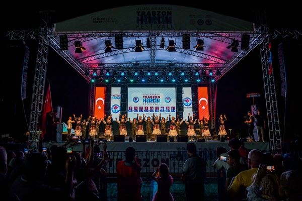 Trabzon'da Horon Festivali sona erdi. Foto Galeri 9