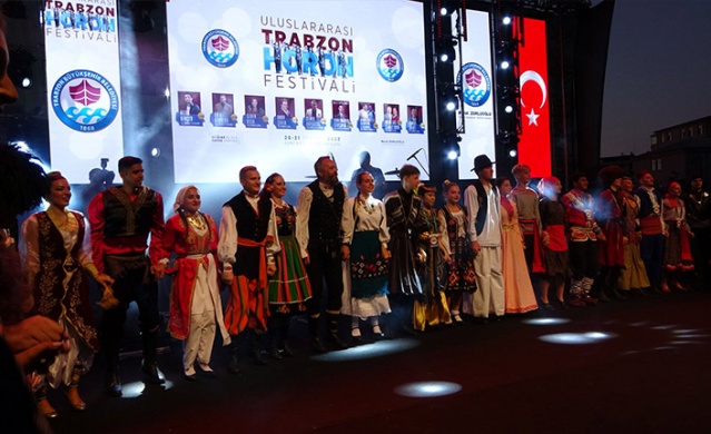 Trabzon'da 3 kıtaya horon dersi. Foto Haber 9