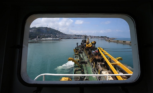 Trabzon Limanı'nda 30 yıl sonra yapılan dip taramasında 100 ton çöp çıktı. Foto Haber 6