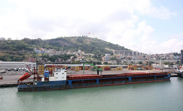 Trabzon Limanı'nda 30 yıl sonra yapılan dip taramasında 100 ton çöp çıktı. Foto Haber 15