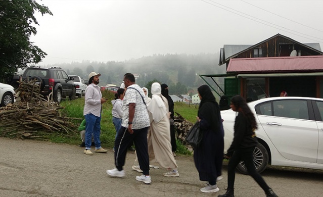 Arap turistler Trabzon'da en çok yaylaları tercih ediyor. Foto Haber 3