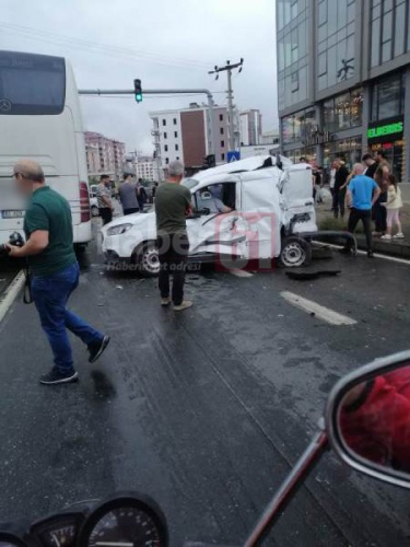 Trabzon'da zincirleme kaza! Direksiyon başında rahatsızlandı, 6 araca çarparak durabildi. Foto Galeri 11