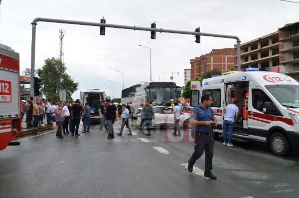 Trabzon'da zincirleme kaza! Direksiyon başında rahatsızlandı, 6 araca çarparak durabildi. Foto Galeri 2
