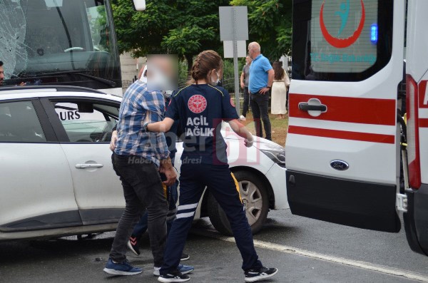 Trabzon'da zincirleme kaza! Direksiyon başında rahatsızlandı, 6 araca çarparak durabildi. Foto Galeri 5