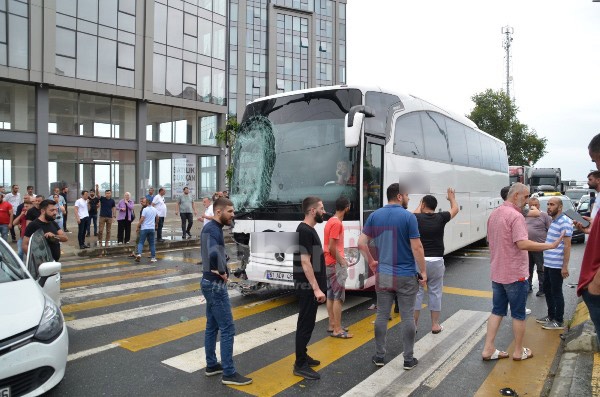 Trabzon'da zincirleme kaza! Direksiyon başında rahatsızlandı, 6 araca çarparak durabildi. Foto Galeri 8