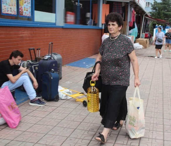 Gürcüler'den karınca ticareti! Türkiye'ye geçip marketlerde kuyruk oluyorlar - Foto Haber 3