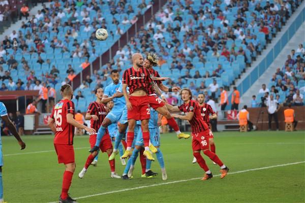 Trabzonspor'un kazandığı penaltı için spor yorumcuları ne dedi? Farklı görüş yok! Foto Galeri 14