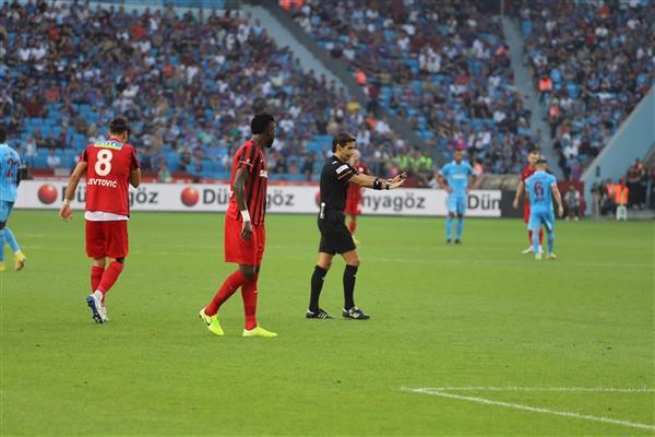 Trabzonspor'un kazandığı penaltı için spor yorumcuları ne dedi? Farklı görüş yok! Foto Galeri 13