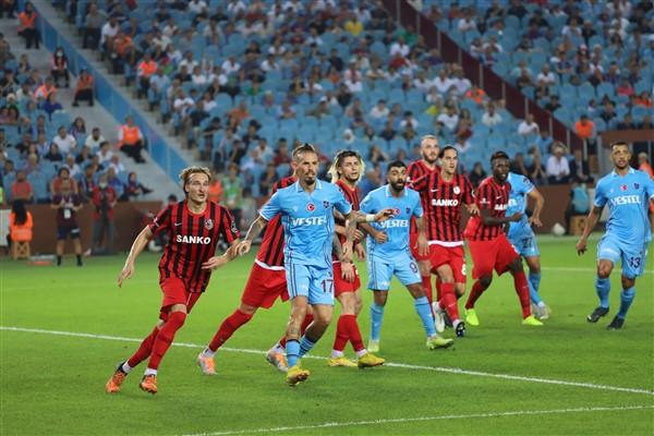 Trabzonspor'un kazandığı penaltı için spor yorumcuları ne dedi? Farklı görüş yok! Foto Galeri 2