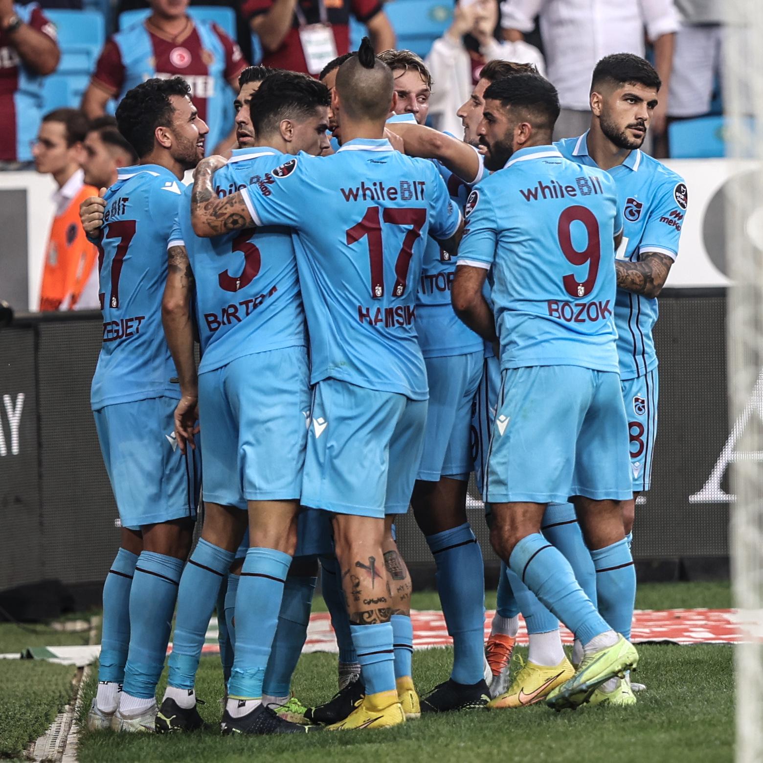 Trabzonspor'un yıldız ismi Abdullah Avcı'nın vazgeçilmezi oldu. Foto Haber 4