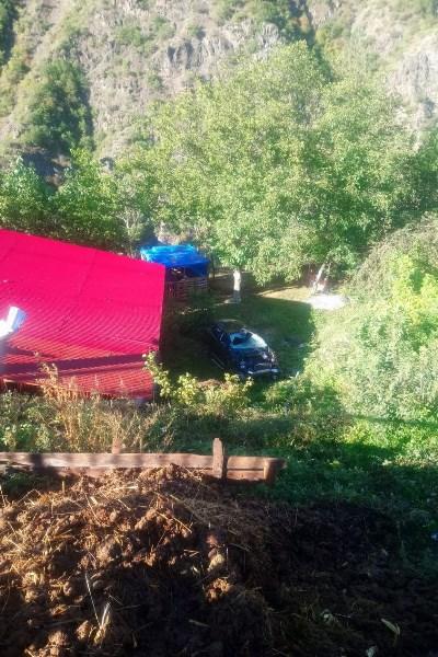 Gümüşhane'de otomobil 50 metre yuvarlandı. Foto Haber 2