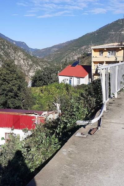 Gümüşhane'de otomobil 50 metre yuvarlandı. Foto Haber 1