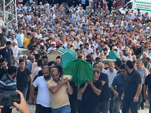 Trabzon'da kazada ölen güngörmüş ailesi toprağa verildi. Foto Haber 12