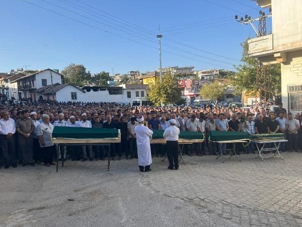 Trabzon'da kazada ölen güngörmüş ailesi toprağa verildi. Foto Haber 11