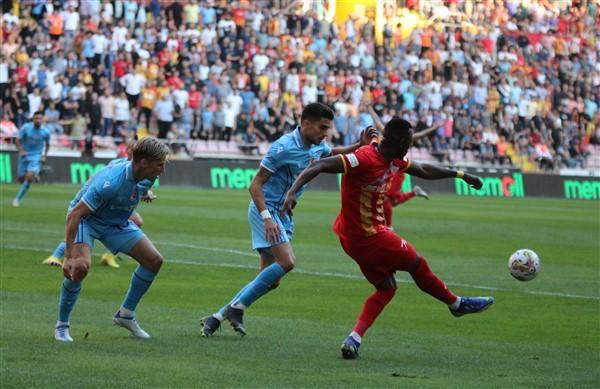 Kayserispor - Trabzonspor maçından kareler. Foto Haber 16