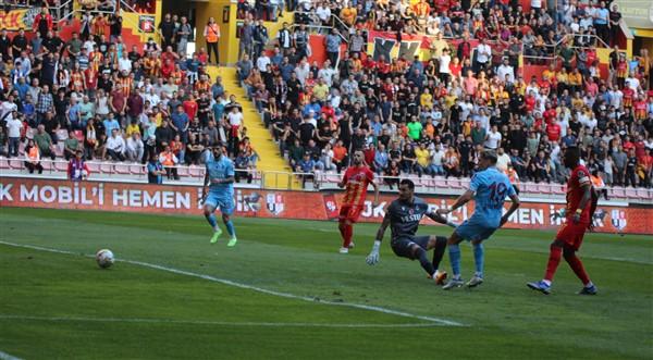 Kayserispor - Trabzonspor maçından kareler. Foto Haber 13