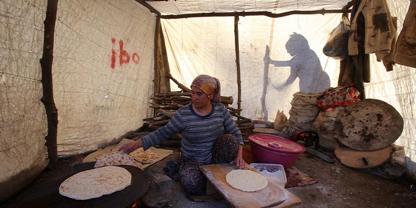 ‘Torlakçılar’ekmeklerini  ateş ve külden çıkarıyor. Foto Galeri 16