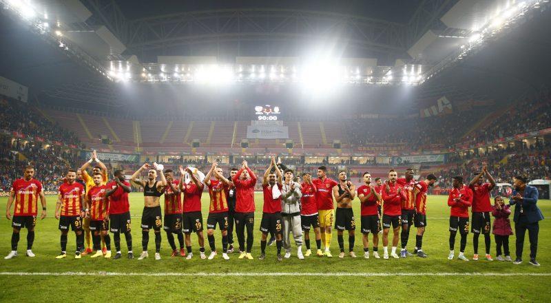 Spor Toto Süper Lig'in 10. haftasında maçlardaki taraftar sayıları belli oldu Foto Galeri 4