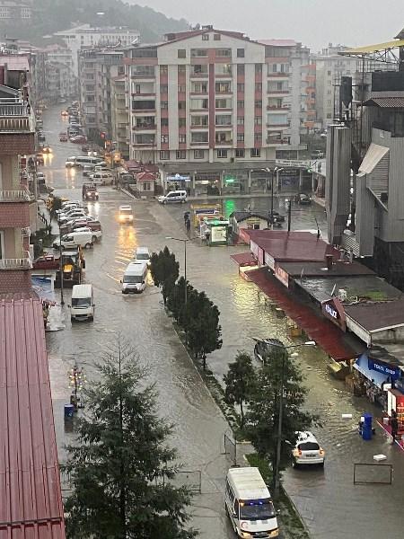 Doğu Karadeniz'de şiddetli yağmur su taşkınlarına neden oldu. Foto Haber 2