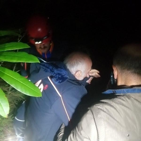 Rize'de kayıp yaşlı adam 5 saat sonra böyle bulundu! Foto Haber 5